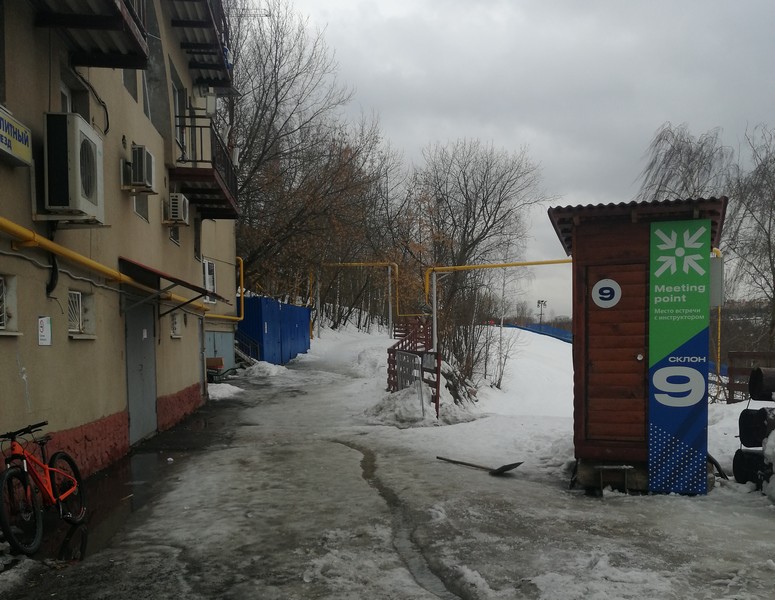 Идем мимо Meeting Point 9